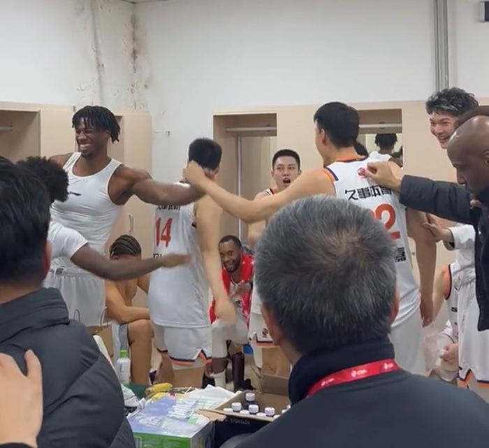 九游官网app下载-包含加时末段CBA季后赛传出新动向，阿贾克斯迎来里程碑，管理层表态：目标明确，更衣室氛围转暖的词条